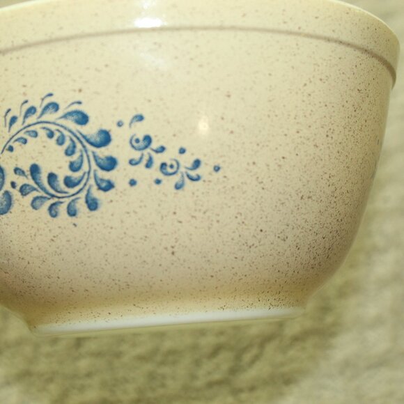 1970's Set of 3 Vintage PYREX Homestead Mixing Bowls 401 402 403 Tan Blue